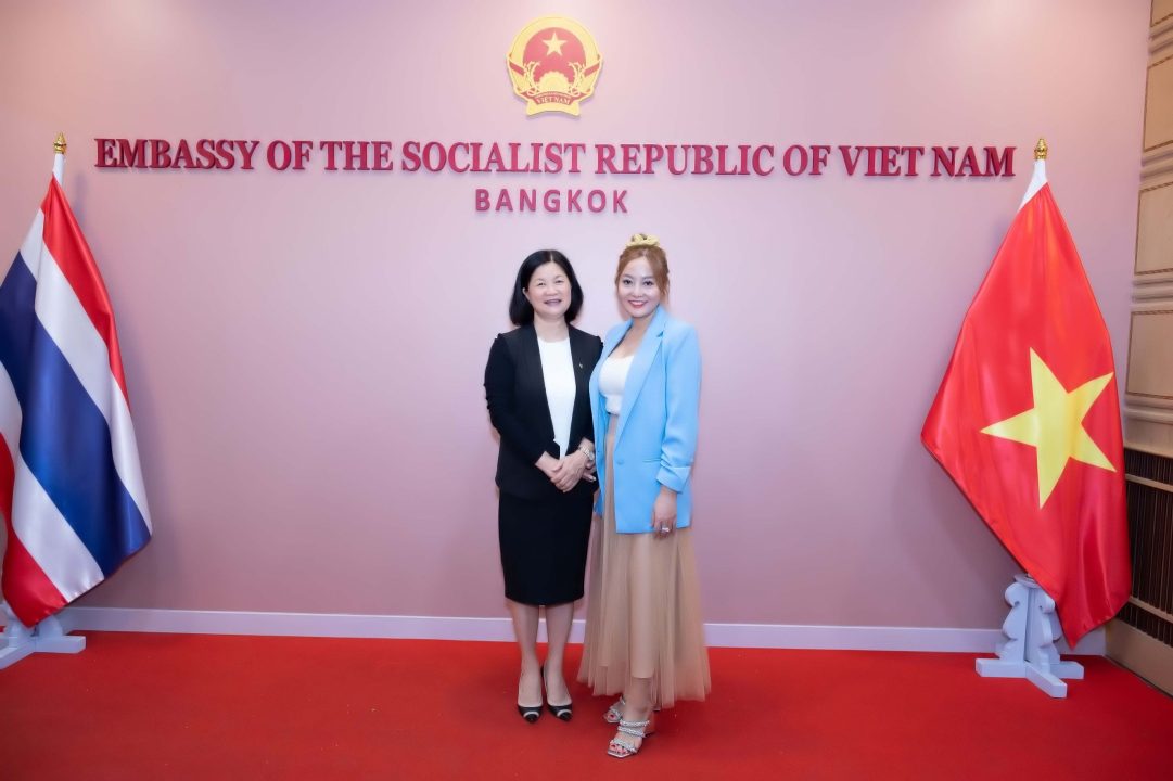 Á khôi Phương Hoàng Anh thăm đại sứ quán Việt Nam trước thềm chung kết Ms Universe Business, Thái Lan 2024 8 z5251685490468 9c934decb1154169b87cbb94ecab8ff4