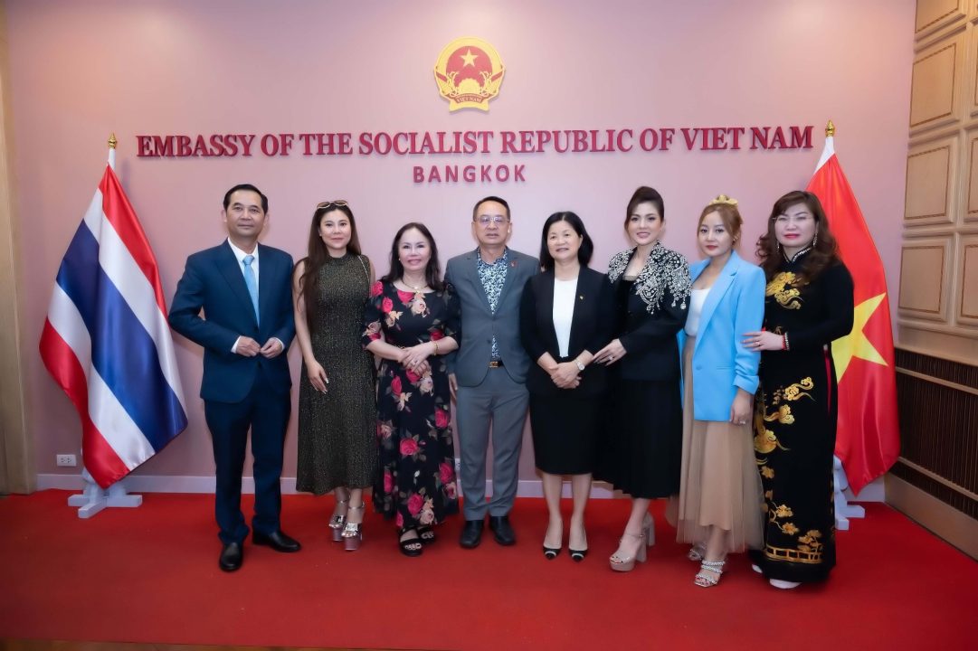 Á khôi Phương Hoàng Anh thăm đại sứ quán Việt Nam trước thềm chung kết Ms Universe Business, Thái Lan 2024 9 z5251686434864 534919f6621fca55b0c374e69351ac11